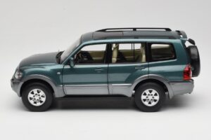 Mitsubishi Pajero V73 Vert YC Model 1:18 241218040101010215 Métal — image 4 sur 8