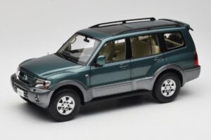 Mitsubishi Pajero V73 Vert YC Model 1:18 241218040101010215 Métal