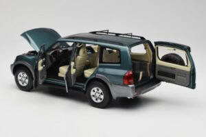 Mitsubishi Pajero V73 Vert YC Model 1:18 241218040101010215 Métal — image 5 sur 8