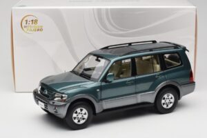 Mitsubishi Pajero V73 Vert YC Model 1:18 241218040101010215 Métal — image 8 sur 8
