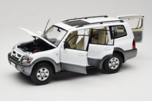 Mitsubishi Pajero V73 Blanc YC Model 1:18 241218040103010206 Métal — image 2 sur 8