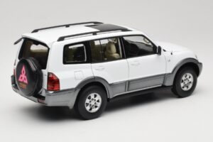 Mitsubishi Pajero V73 Blanc YC Model 1:18 241218040103010206 Métal — image 3 sur 8