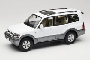 Mitsubishi Pajero V73 Blanc YC Model 1:18 241218040103010206 Métal