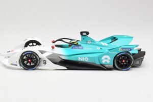NIO 004 Team NIO #8 T. Dillmann Formula E Season 5 2019 Minichamps 1:18 114180008 Métal — image 3 sur 6