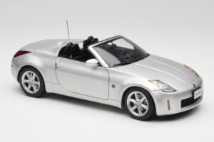 Nissan 350Z Z33 Roadster Diamond Argent AUTOart 1:18 77371 Métal — image 6 sur 8