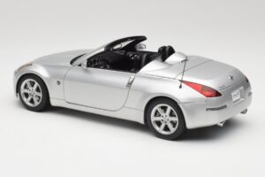 Nissan 350Z Z33 Roadster Diamond Argent AUTOart 1:18 77371 Métal — image 7 sur 8