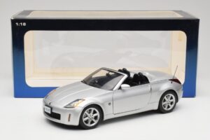 Nissan 350Z Z33 Roadster Diamond Argent AUTOart 1:18 77371 Métal — image 8 sur 8