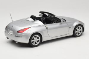 Nissan Fairlady Z Z33 Roadster Diamond Silver AUTOart 1:18 77376 Métal — image 3 sur 8