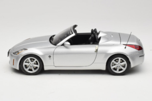 Nissan Fairlady Z Z33 Roadster Diamond Silver AUTOart 1:18 77376 Métal — image 4 sur 8