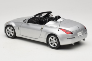 Nissan Fairlady Z Z33 Roadster Diamond Silver AUTOart 1:18 77376 Métal — image 7 sur 8