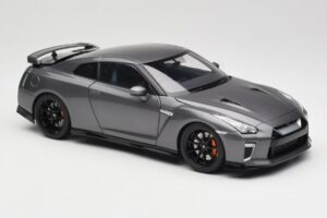 Nissan GT-R R35 Track Edition NISMO Gun Metallic MotorHelix 1:18 M83507 Métal — image 6 sur 8