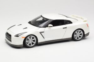 Nissan GT-R R35 Blanc Bburago 1:18 18-12079 Métal