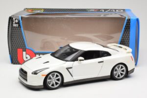 Nissan GT-R R35 Blanc Bburago 1:18 18-12079 Métal — image 8 sur 8