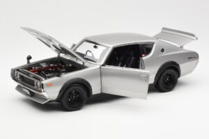 Nissan Skyline 2000 GT-R KPGC110 Argent Kyosho 1:18 08255S Métal — image 2 sur 8