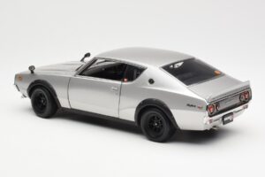 Nissan Skyline 2000 GT-R KPGC110 Argent Kyosho 1:18 08255S Métal — image 7 sur 8