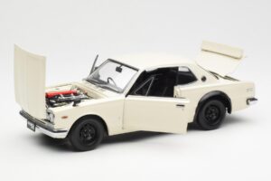 Nissan Skyline 2000 GT-R KPGC110 Blanc Kyosho 1:18 08127W Métal — image 2 sur 8
