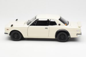 Nissan Skyline 2000 GT-R KPGC110 Blanc Kyosho 1:18 08127W Métal — image 4 sur 8