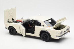Nissan Skyline 2000 GT-R KPGC110 Blanc Kyosho 1:18 08127W Métal — image 5 sur 8