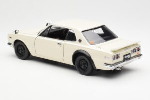 Nissan Skyline 2000 GT-R KPGC110 Blanc Kyosho 1:18 08127W Métal — image 7 sur 8