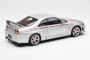 Nissan Skyline GT-R R33 R-Tune Argent AUTOart 1:18 77326 Métal — image 3 sur 8