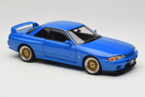 Nissan Skyline GT-R R32 V-Spec II Tuned Bleu AUTOart 1:18 77415 Métal — image 6 sur 8