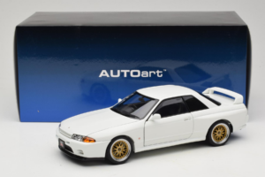 Nissan Skyline GT-R R32 V-Spec II Tuned Crystal White AUTOart 1:18 77416 Métal — image 8 sur 8