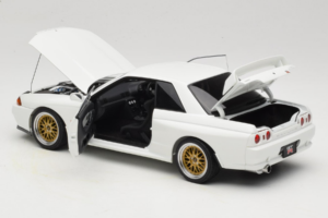 Nissan Skyline GT-R R32 V-Spec II Tuned Crystal White AUTOart 1:18 77416 Métal — image 5 sur 8