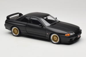 Nissan Skyline GT-R R32 V-Spec II Tuned Version Matt Black AUTOart 1:18 77418 Métal — image 6 sur 8