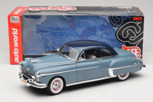 Oldsmobile 88 Bleu Grease Auto World 1:18 AWSS103/06 Métal — image 8 sur 8