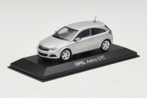 Opel Astra H GTC Argent Minichamps 1:43 ASTRA003 Métal — image 2 sur 4