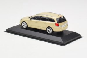 Opel Astra H Break Jaune Minichamps 1:43 1799098 Métal — image 3 sur 4