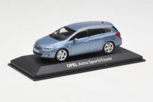 Opel Astra J Sports Tourer Blue Metallic Minichamps 1:43 400049012 Métal — image 2 sur 4