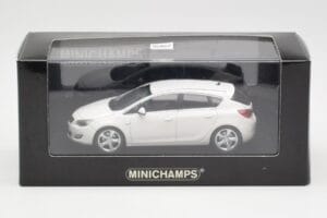Opel Astra J Blanc Minichamps 1:43 400049001 Métal — image 4 sur 4