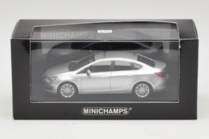 Opel Astra J Argent Minichamps 1:43 410042000 Métal — image 5 sur 5