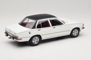 Opel Commodore B Blanc MCG 1:18 MCG18564 Métal — image 2 sur 6