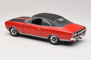 Opel Commodore GS/E Rouge Revell 1:18 8826 Métal — image 7 sur 8
