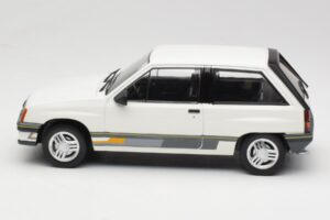 Opel Corsa A Sprint Blanc MCG 1:18 MCG18432 Métal — image 3 sur 6
