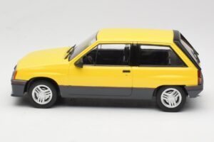 Opel Corsa A SR Jaune MCG 1:18 MCG18431 Métal — image 3 sur 6