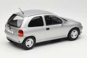 Opel Corsa B Grey Metallic MCG 1:18 MCG18515 Métal — image 2 sur 6