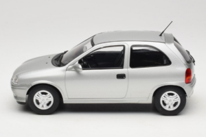 Opel Corsa B Grey Metallic MCG 1:18 MCG18515 Métal — image 3 sur 6