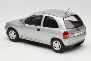Opel Corsa B Grey Metallic MCG 1:18 MCG18515 Métal — image 5 sur 6