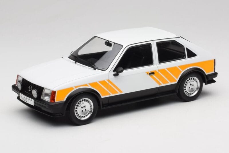 Opel Kadett D SR Blanc avec Décor Jaune MCG 1:18 MCG18534 Métal
