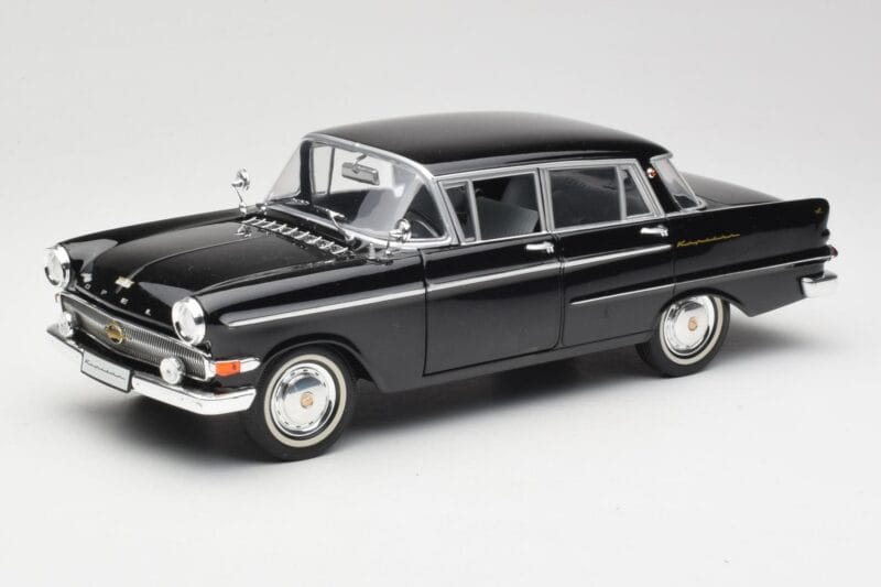 Opel Kapitan P1 Noir Revell 1:18 08822 Métal