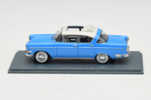 Opel Kapitan P1 Bleu NEO 1:43 NEO43940 Résine