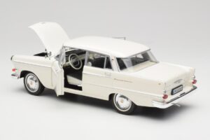 Opel Kapitan P2 Blanc Revell 1:18 08821-M1 Métal — image 5 sur 8