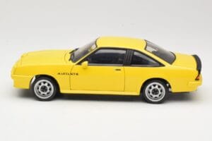Opel Manta B GT/E Jaune Revell 1:18 08421 Métal — image 4 sur 8