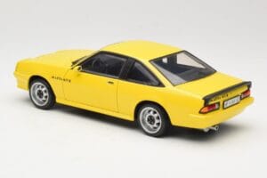Opel Manta B GT/E Jaune Revell 1:18 08421 Métal — image 7 sur 8