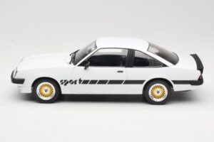 Opel Manta B Sport Blanc MCG 1:18 MCG18237 Métal — image 3 sur 6