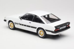 Opel Manta B Sport Blanc MCG 1:18 MCG18237 Métal — image 5 sur 6