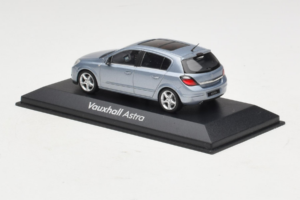 Opel Astra H Blue Metallic Minichamps 1:43 ASTRA004 Métal — image 3 sur 4